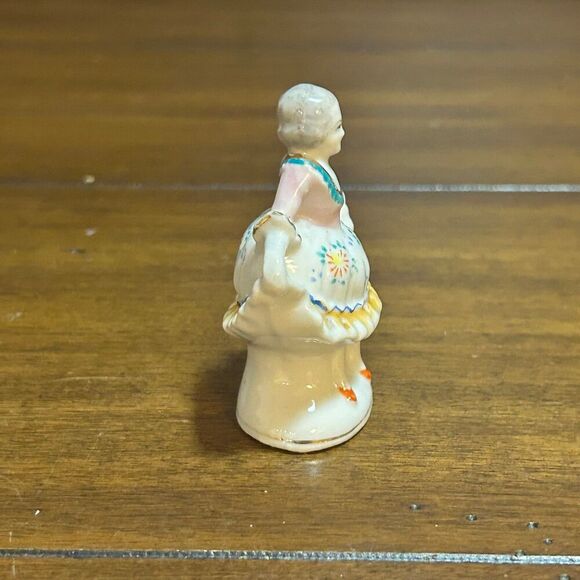 Vintage Porcelain Colonial Woman Figurine made in Occupied Japan 1940s - Picture 4 of 6